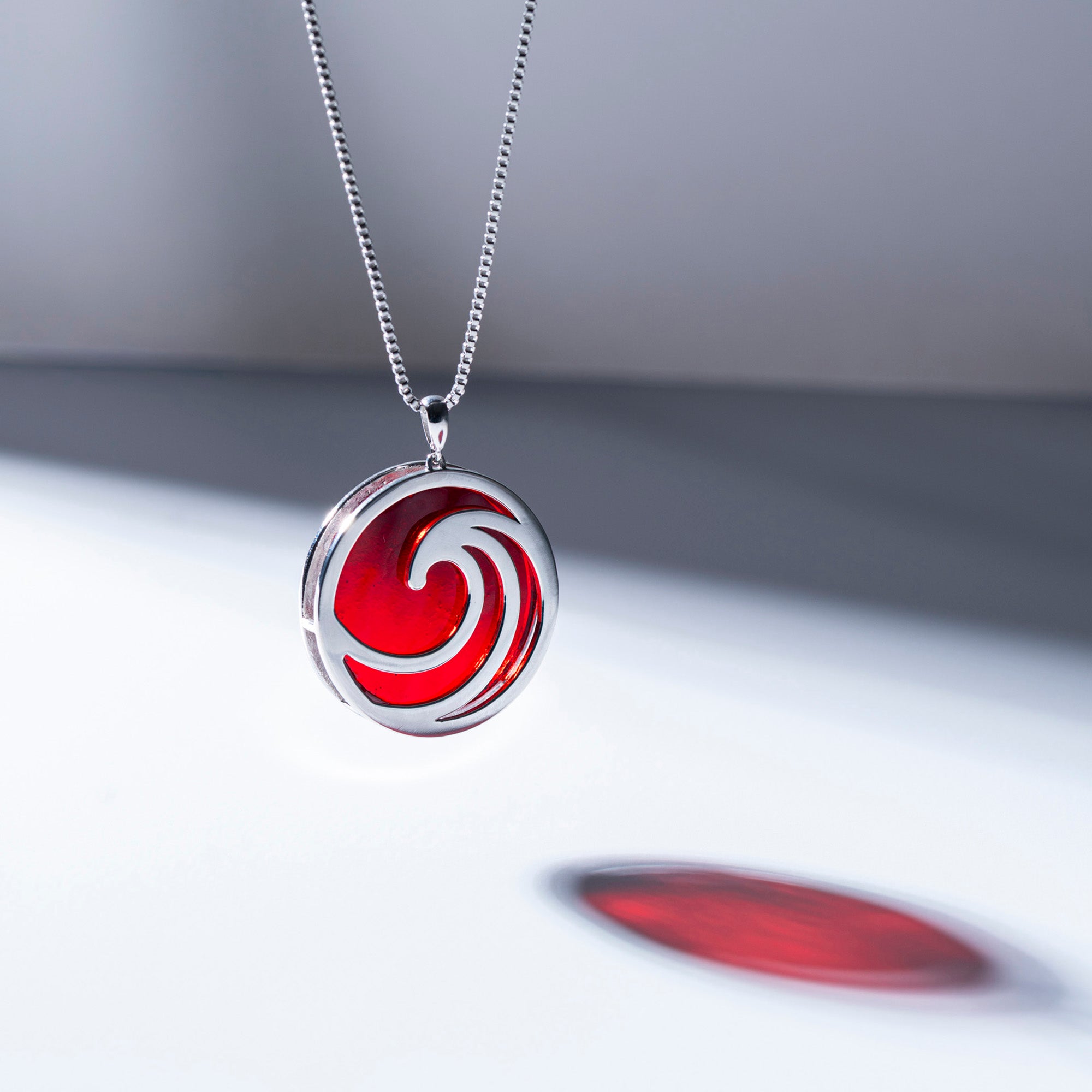 「UNERI」(ガラスペンダント)