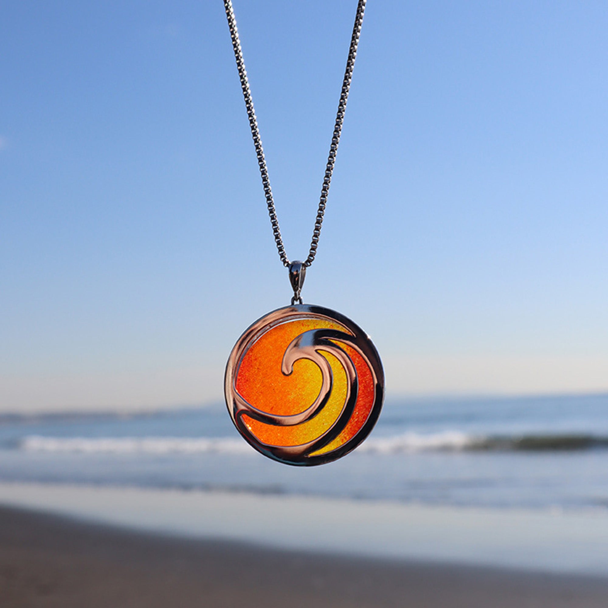 「UNERI」(ガラスペンダント)