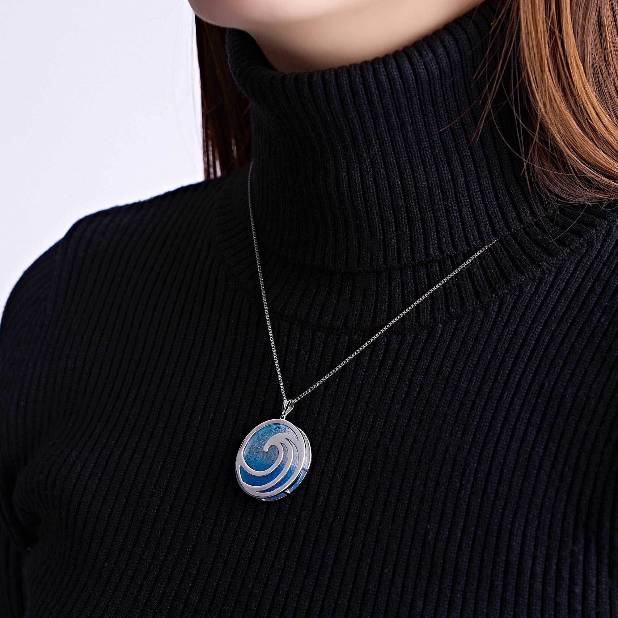 「UNERI」(ガラスペンダント)