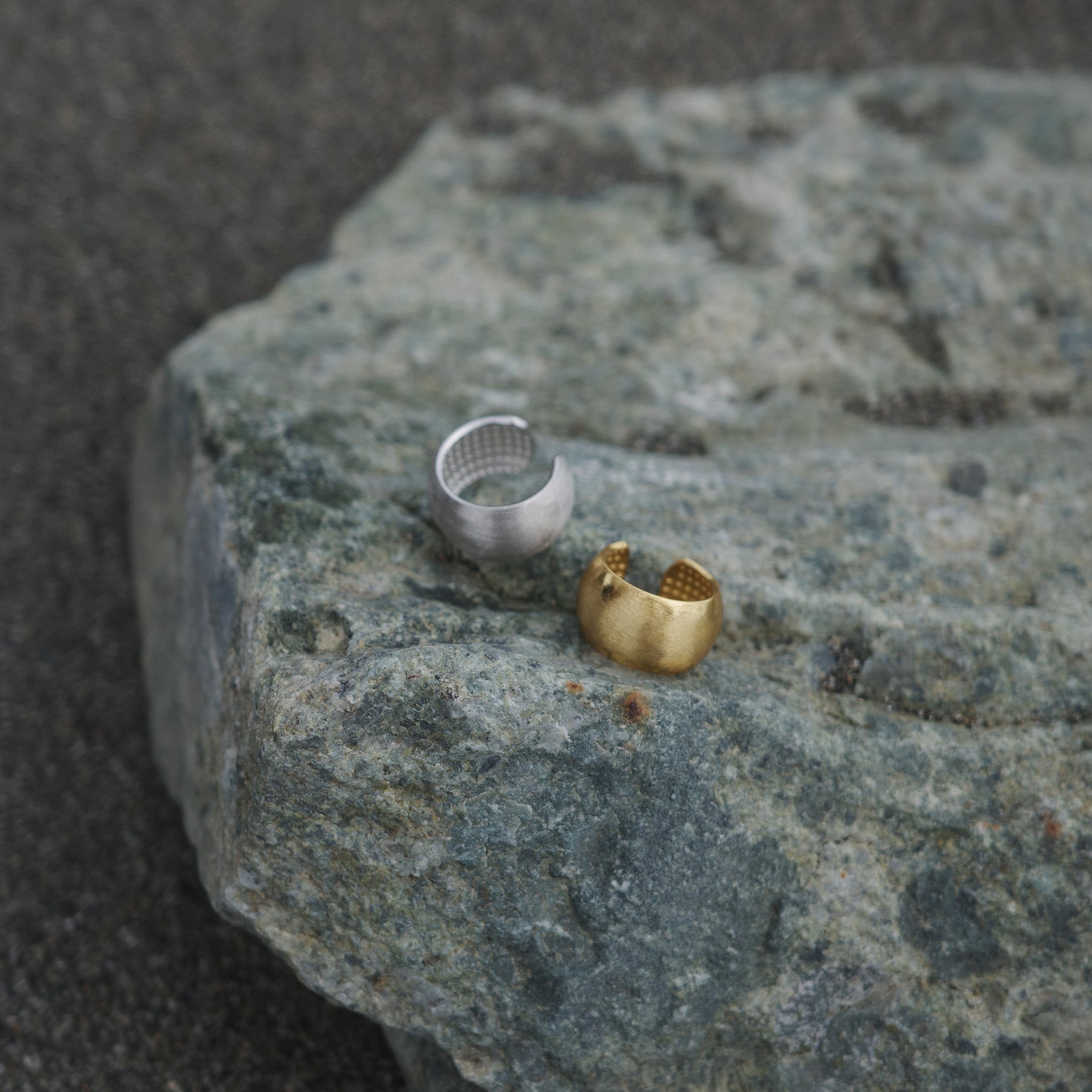 Arc matte (アーク イヤーカフ)