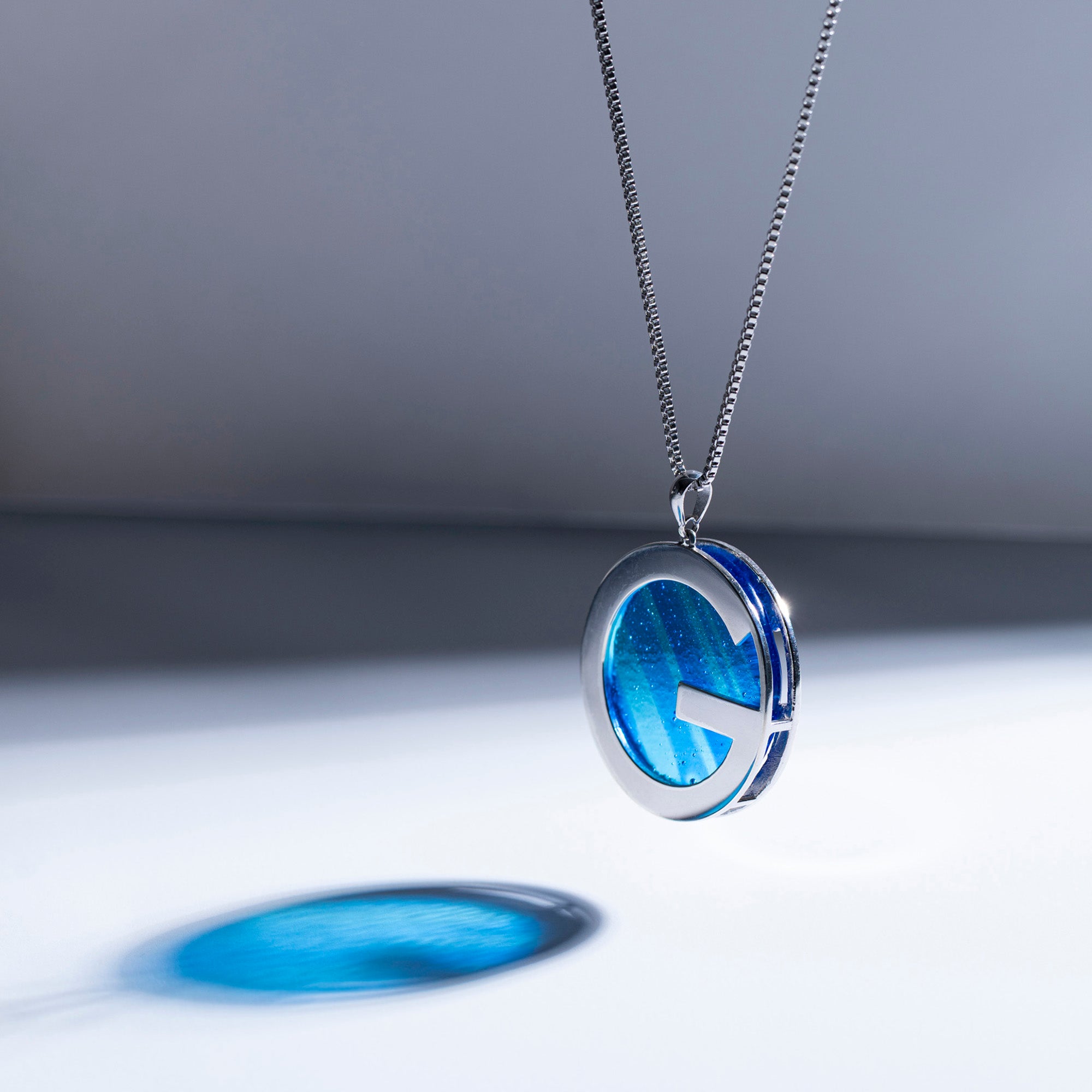 「GG」(ガラスペンダント)